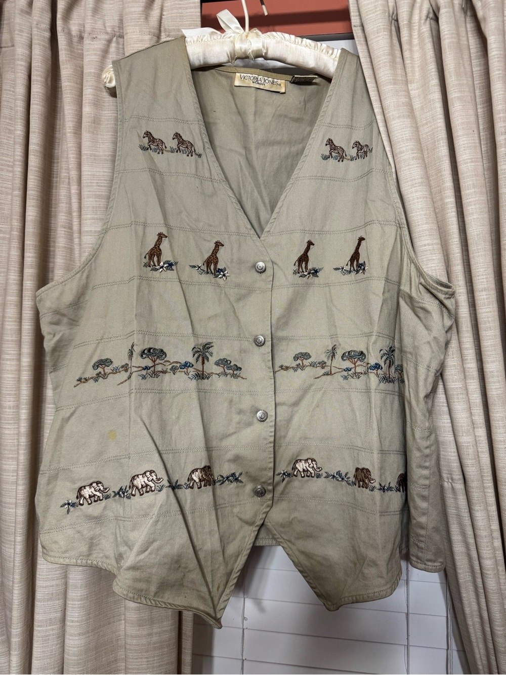 Vintage Women’s Embroidered Safari Vest in Olive Green by